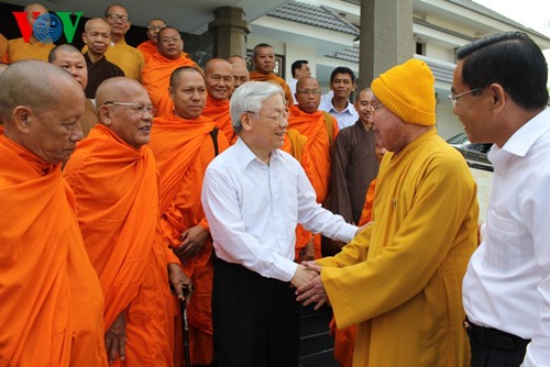 Party chief calls for Soc Trang Buddhist followers’ more contributions to society - ảnh 1